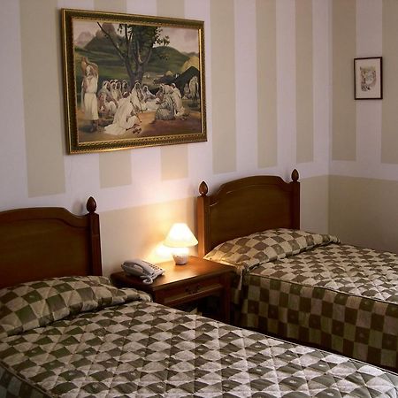 Hotel Piccolo Mondo Bukarest Szoba fotó