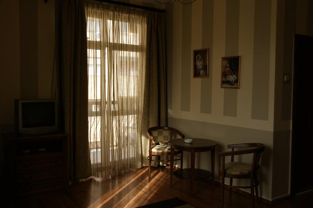 Hotel Piccolo Mondo Bukarest Szoba fotó