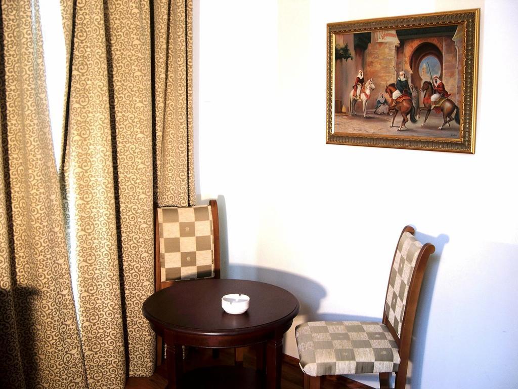 Hotel Piccolo Mondo Bukarest Szoba fotó